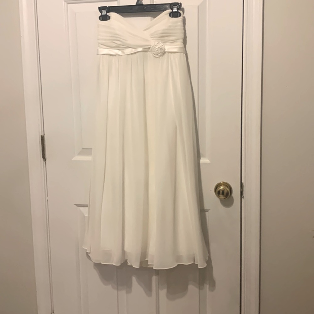 Size 4. Princess waist. Perfect to accentuate a baby bump. ☺️